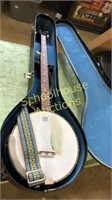 Silvertone banjo Remo head with strap & case