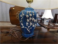 BLUE AND WHITE LAMP W SHADE