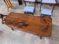 BEAUTIFUL STAINED WOODEN COFFEE TABLE