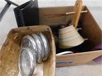BOX LOT OF HOUSEHOLD DÉCOR