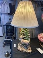 Deer table lamp.