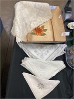 Pottery dish and placemats, napkins.