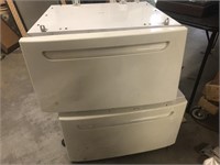 Washer dryer pedestals