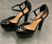 My Delicious Shoes Black Patent Heel Size 7 1/2