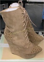 Wedges In The Style Taupe Size 8