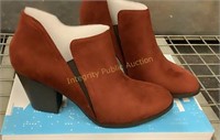 CityClassified Low Top Boots Size 7.5