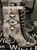 Snakeskin Look Heel Boots Size 7.5