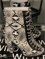 Snakeskin Look Heel Boots Size 5.5