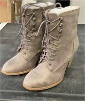 Grey Boot Size 7.5