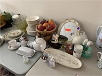 LARGE LOT OF DECOR / DISHES MISC