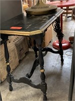 BLACK AND GOLD SM VTG TABLE *
