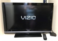 Vizio TV 32” on Stand & Remote