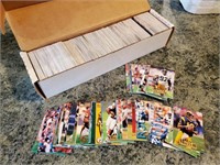 Lot of 900 Football cards Mix Middle1990s