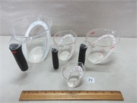 COOL SET OF OXO MEASURING CUPS