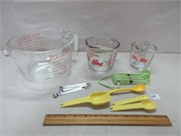 PYREX AND FIREKING MEASURING CUPS AND SPOONS