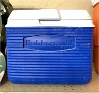 Rubbermaid small cooler