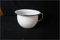 Porcelain Chamber Pot with Handle Black Rim