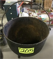 Cast iron footed pot with handle