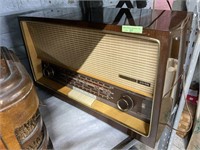 Vintage Grundig 2440 Radio, Working.