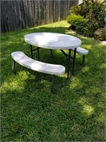 Nice Lifetime kid's collapsible picnic table