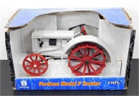 Ertl New Holland Fordson Model F Tractor 1:16