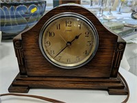 Electric mantle clock