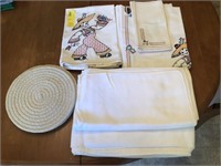 2-Table Cloths w/Matching 5-Pc Napkins & Hot Pads