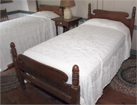 Pair of Acorn Poster twin beds w/bedspreads,