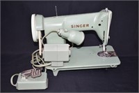 Vintage Singer Sewing Machine 185J