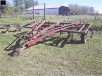 MF 124 17' DT cultivator w/cyl & hoses, SN 010651