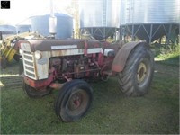 IH 460 Tractor w/ 16.9x28 tires,