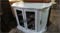 4 DOOR PAINTED ENTRY CABINET W/FILIGREE FRONT