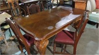 ANTIQUE CARVED DINING ROOM TABLE W/4 CHAIRS 2 LEAV
