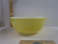 Yellow Large Pyrex Mixing Bowl