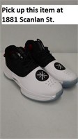 WOW 7 BASKETBALL SHOES SIZE 11 (ABAM079-1)