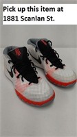 NIKE KYRIE 1 SHOES SIZE 11