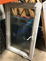 Hand crank window with screen