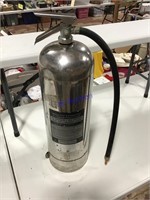 Water refillable fire extinguisher