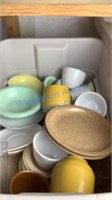 PLASTIC DISHES IN TOTE
