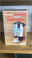 WEST BEND 12-30 CUP COFFEE MAKER