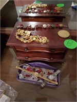 SMALL JEWELRY BOX WITH LADIES WATCHES