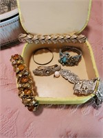 COLLECTION OF VINTAGE JEWELRY