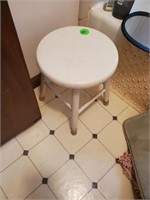 ROUND WHITE WOOD STOOL