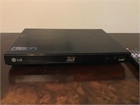 LG Network 3D Blu-ray Disc / DVD player w/remote.