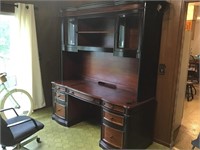 Very nice & large wood 5 drawer computer desk