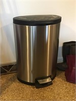 stainless steel trash can w/foot pedal