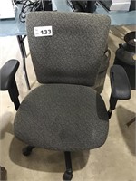 GRAY OFFICE CHAIR ON WHEELS