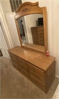 Dresser With Mirror