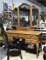 Vintage mirrored vanity w/ queen Ann legs