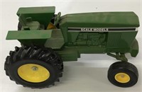 JD scale model 50s tractor